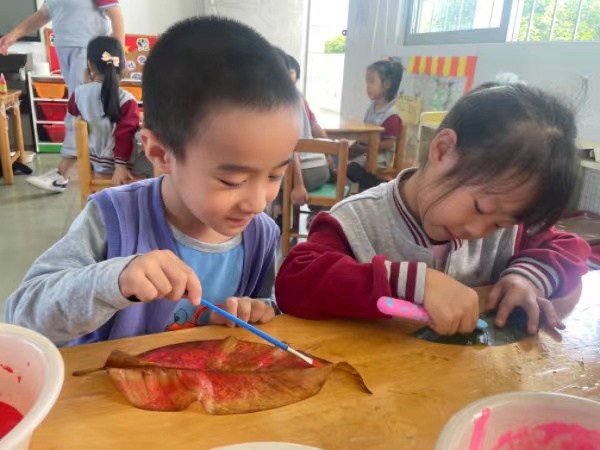 黄圃镇新地中心幼儿园 园本课程主题教育活动——我和秋天有个约会