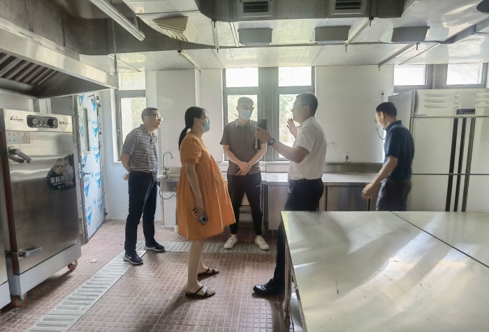 市教体局到三乡镇指导公办幼儿园建设工作(2)